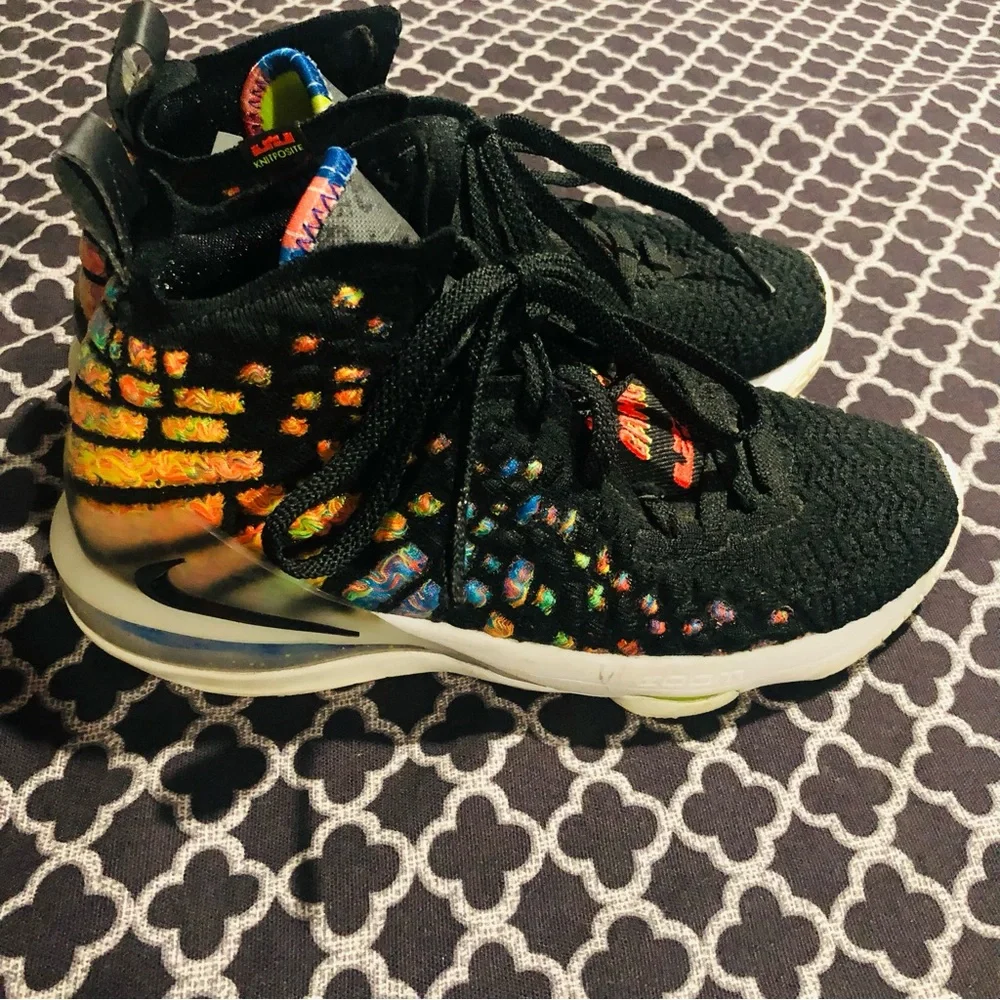 Nike lebron 17